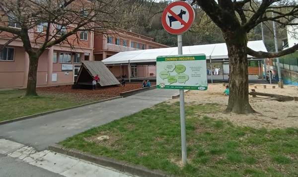 Ayuntamiento de Legorreta - Carteles del recreo de la escuela Ugaro